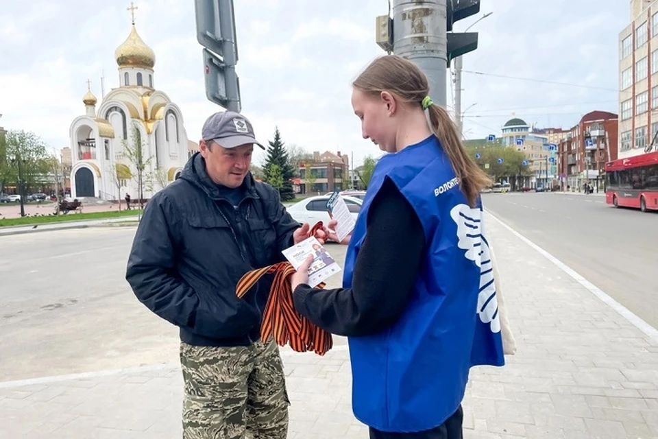 В ИВанове раздают "Георгиевские ленточки". ФОТО: администрация Иванова