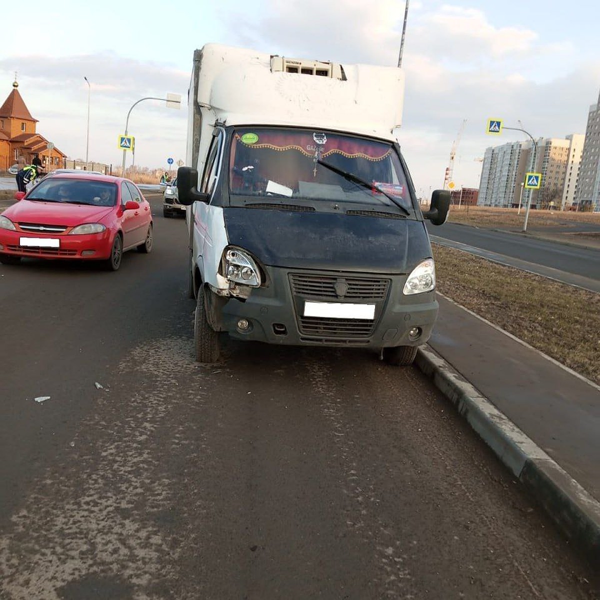 В Кемерове автомобиль сбил девушку на бульваре Строителей - KP.RU