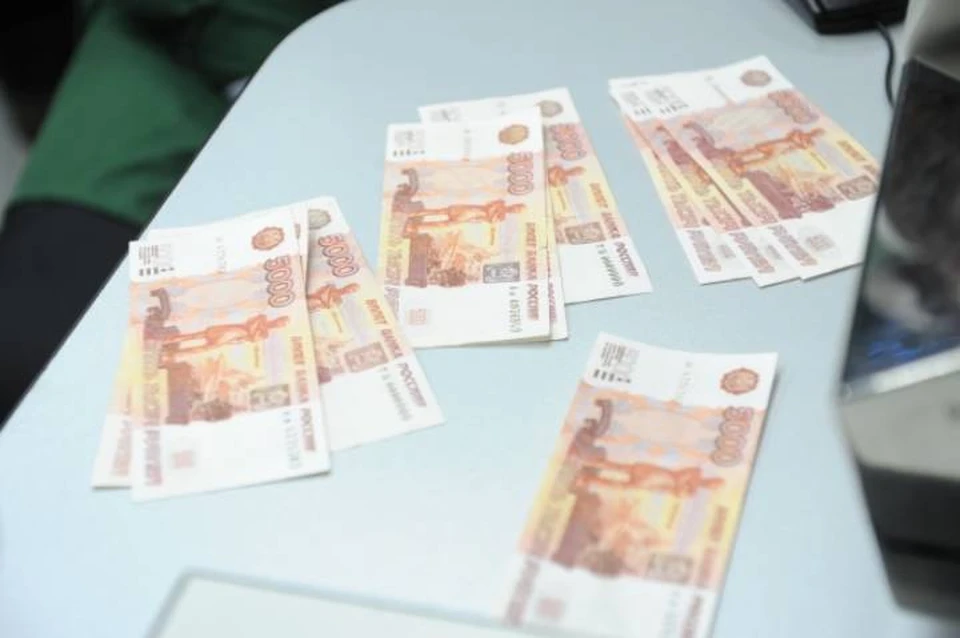 В Ростове мужчина расплачивался фальшивыми пятитысячными купюрами