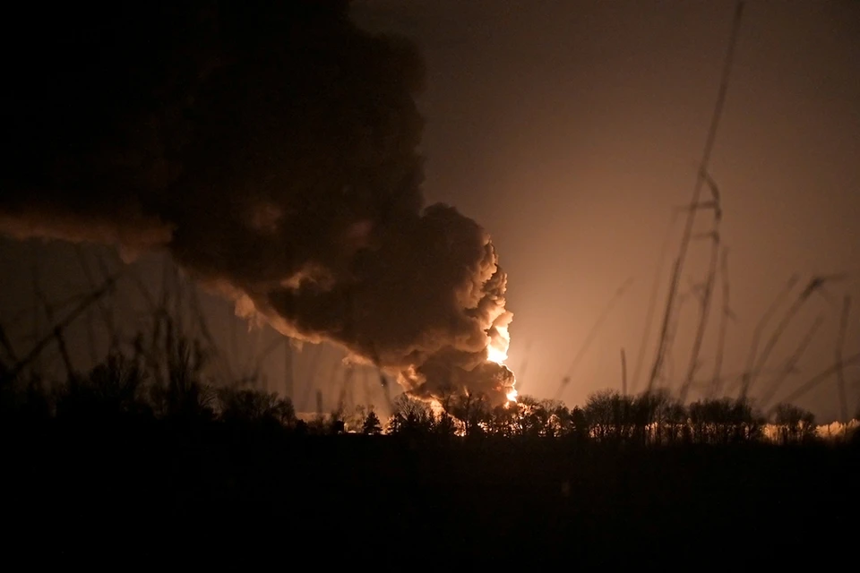 Украинские издания сообщают о взрывах в Сумской области.