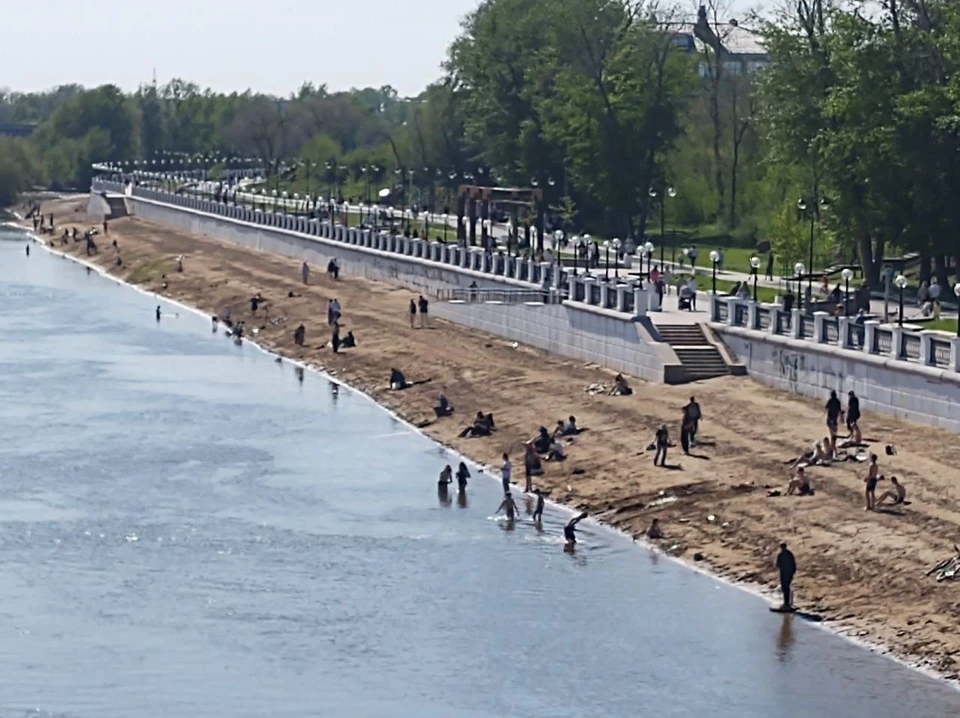 Уже на прошлой неделе на главном пляже Оренбурга начали купаться