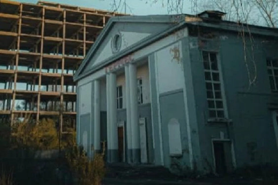 Восьмилетний мальчик упал в заброшенном здании на Севастопольской в Комсомольске-на-Амуре