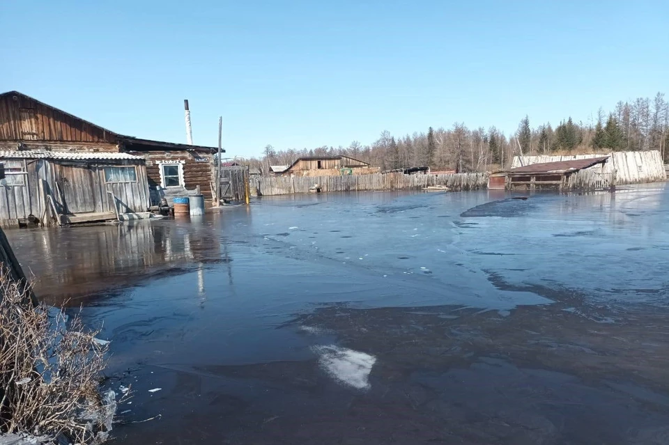 В затопленных селах Якутии наблюдается снижение уровня воды. Фото: администрация Горного района