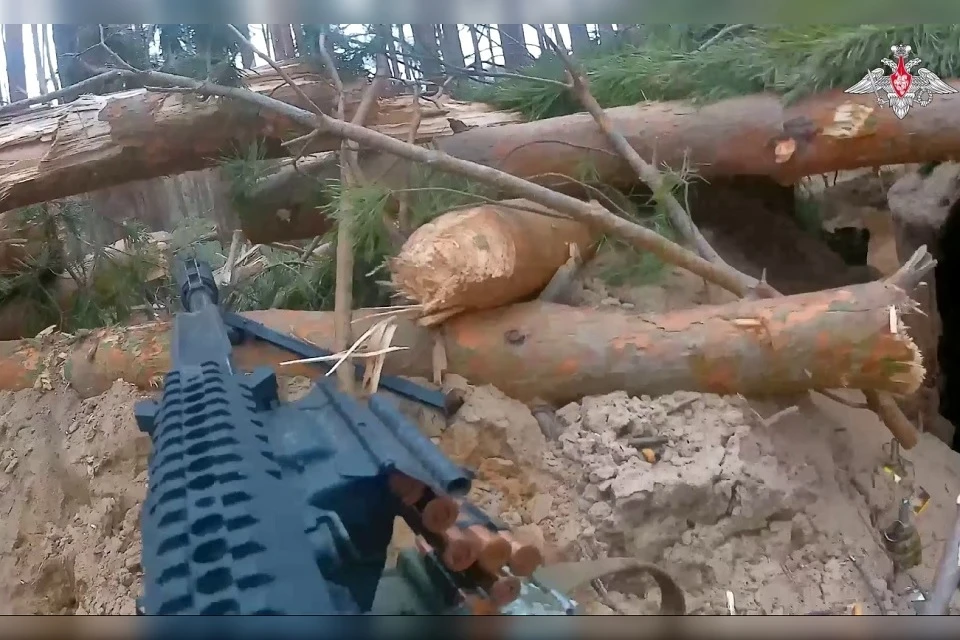 Российские десантники обнаружили вооруженную группу бойцов ВСУ и дали им бой Фото: стоп-кадр из видео
