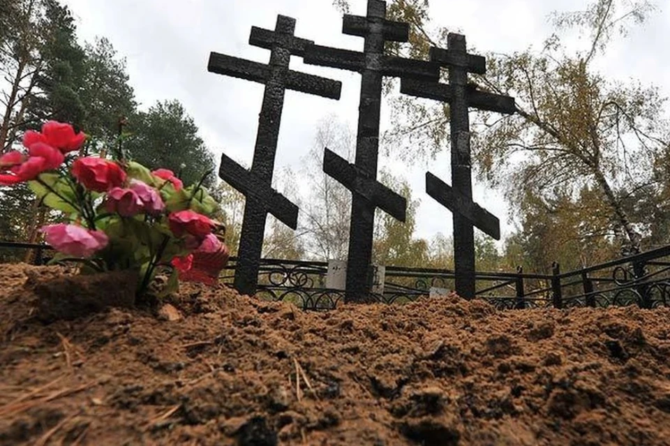 Волгоградка заработала 750 тыс. рублей на мошенничестве при установке памятников на могилы