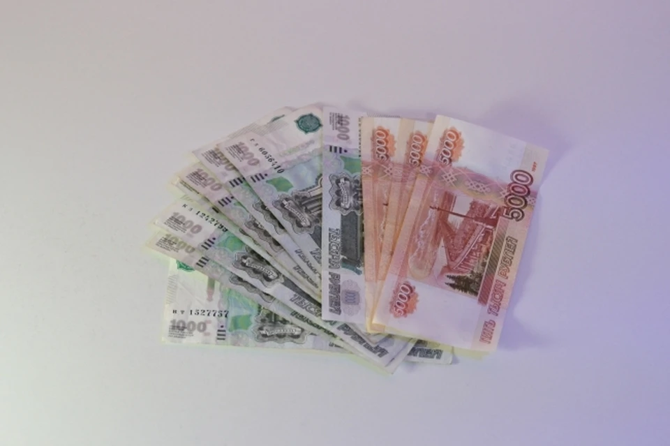 100 тысяч рублей за слитые интимные фото подруги заплатил житель Хабаровска