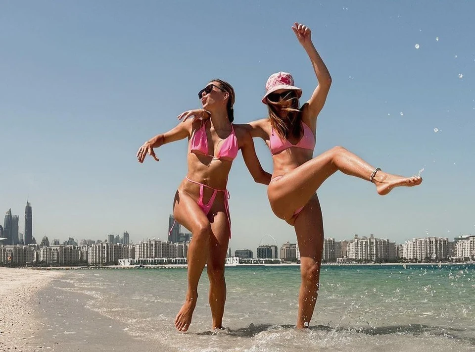 Наталья Подольская в Дубае сменила множество ярких купальных костюмов. Фото: соцсети.