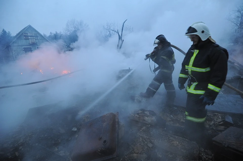 Пожар на территории промышленной базы произошел в Хабаровске