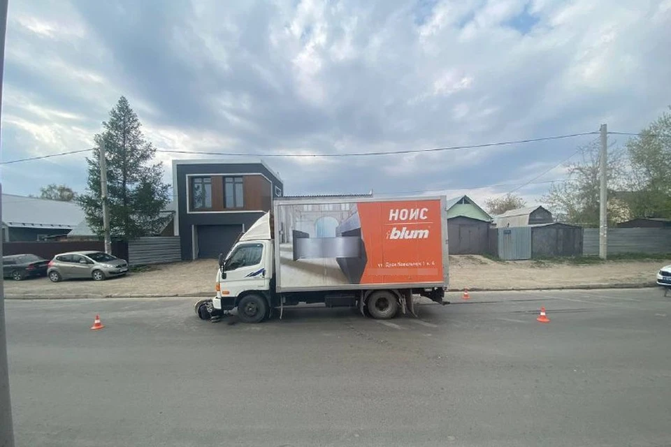 В Новосибирске грузовик наехал на 12-летнюю девочку. Фото: Госавтоинспекция по Новосибирску