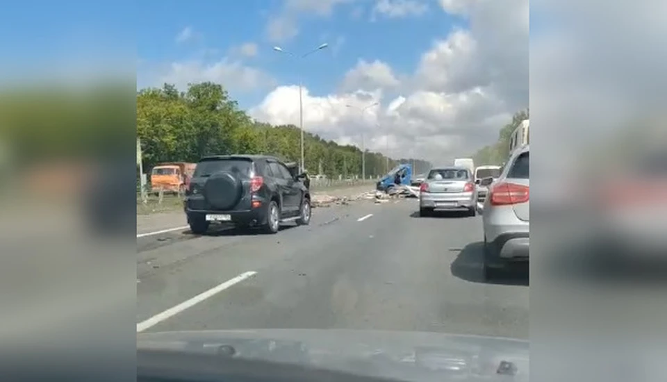Грузовой отсек "Газели" разлетелся на части / Фото: ДТП 163 Самара
