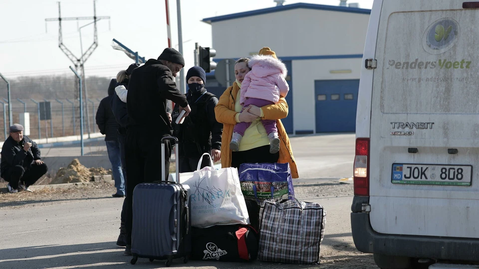 В Молдову хлынули десятки тысяч беженцев из Украины.