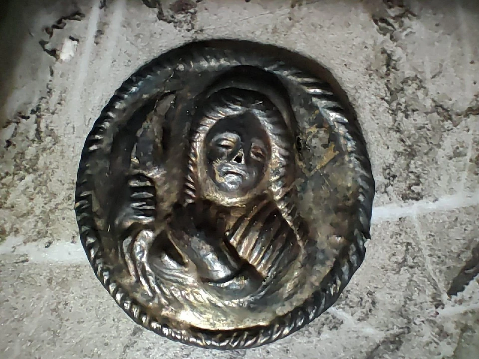 В Анапе нашли древний медальон. Фото: t.me/ugooknakk