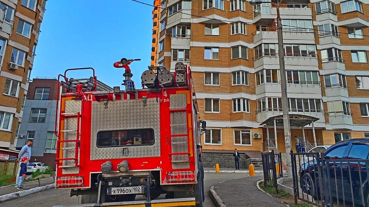 В Уфе из-за пожара в квартире на улице Бакалинская эвакуировалось 40  человек - KP.RU