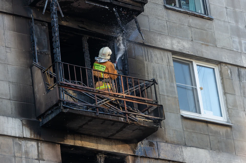 15 человек эвакуировали из-за пожара на переулке Бойцова.