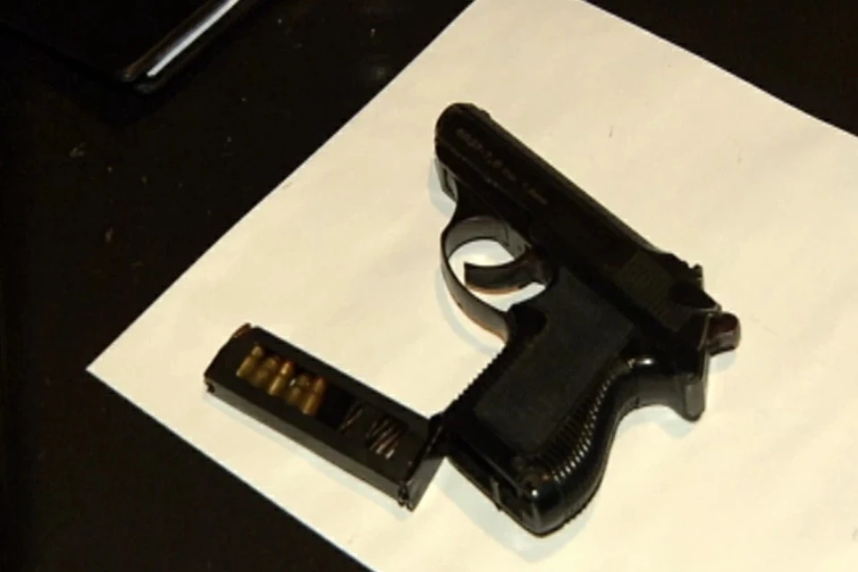 В Москве полицейские изъяли у пассажира каршеринга предмет, похожий на пистолет системы Вальтер