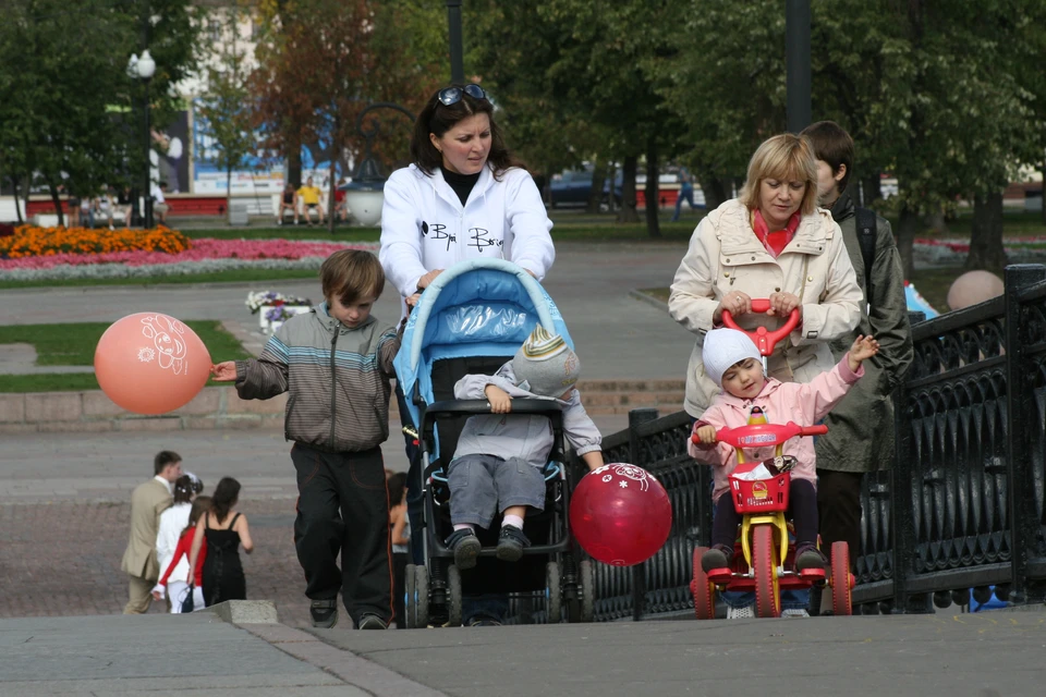 Объем детских социальных выплат на карты одного из крупнейших банков России вырос на треть