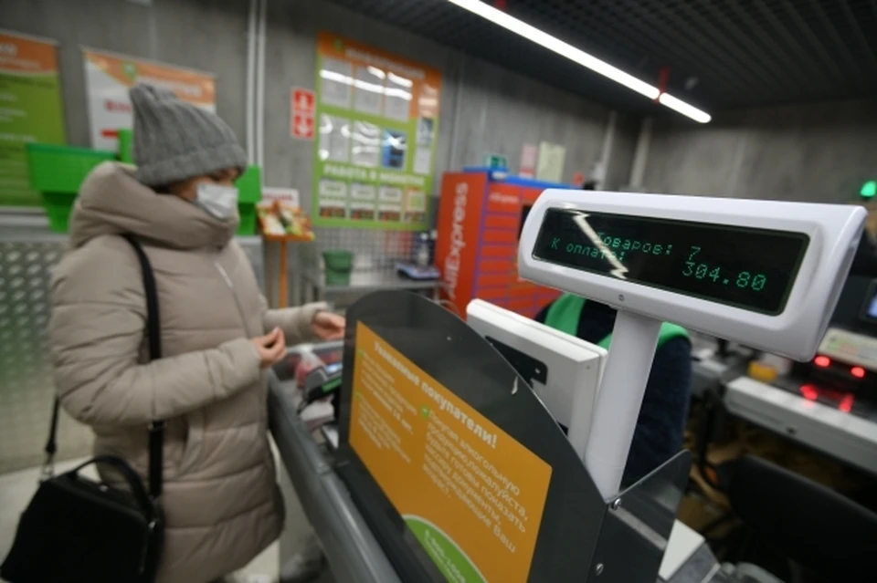 Больше 80 тысяч рублей вытащил из кассы продавец в Магадане