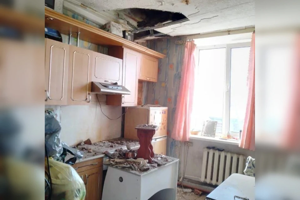 Ветхие балки обвалились 31 марта в квартире, где живет мать с тремя детьми