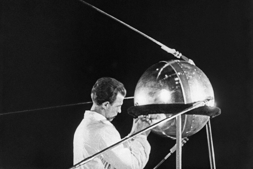 4 октября 1957 года Советский Союз запустил на орбиту первый в мире искусственный спутник Земли.