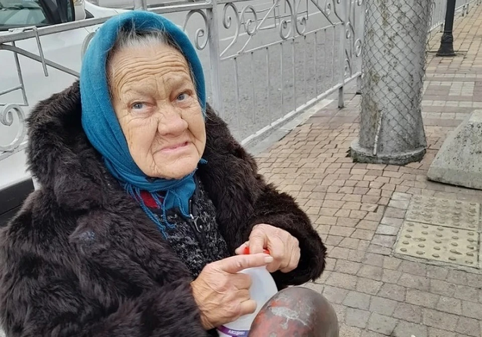 79-летней пенсионерке пришлось просить милостыню на улицах Симферополя. Фото: Юрий Обозенко/Вконтакте
