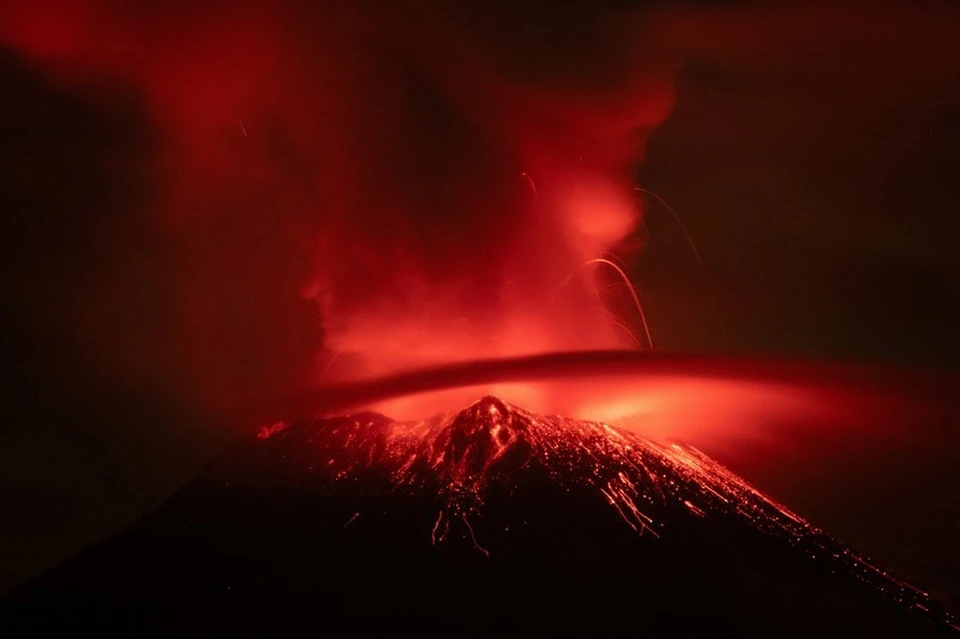 В Мексике снова активизировался один из самых крупных вулканов мира - Попокатепетль.