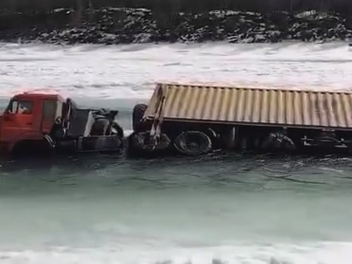 Жена водителя КамАЗа, утонувшего в Якутии, поблагодарила граждан за помощь  и обвинила владельца большегруза - KP.RU