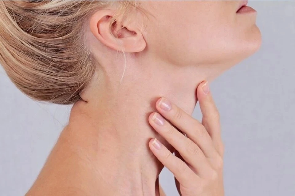 Онколог назвал главные симптомы рака щитовидной железы