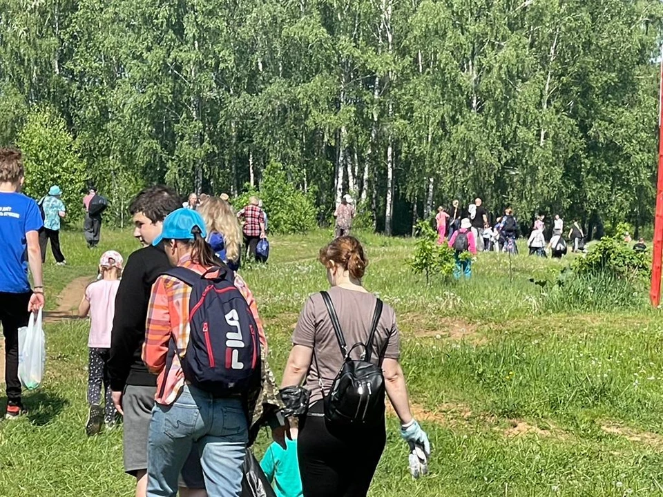 Более 100 килограммов мусора собрали нижегородцы в Копосовской дубраве. ФОТО: пресс-служба РИК НРО «ЕДИНАЯ РОССИЯ»