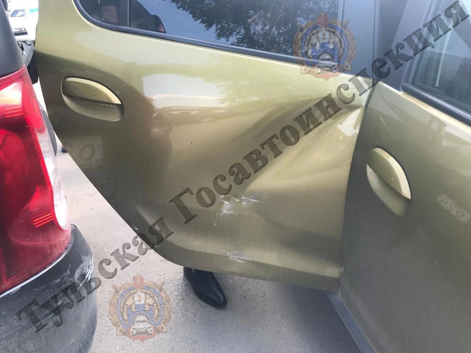 В ДТП на парковке в Новомосковске пострадала девятилетняя девочка