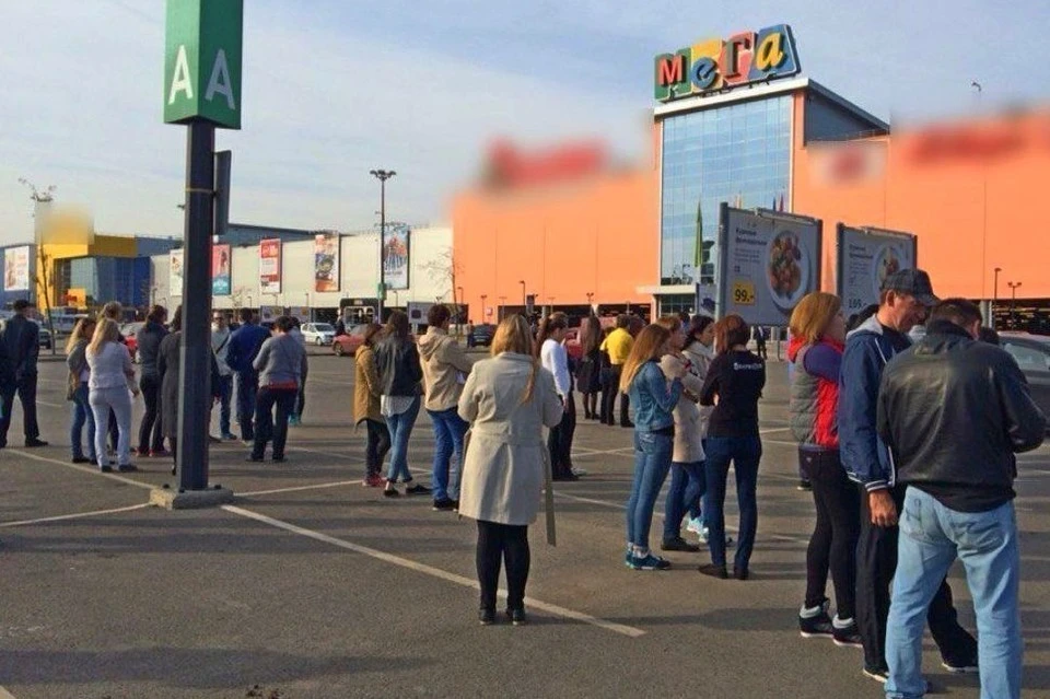 30 мая в Уфе эвакуировали посетителей двух торговых центров // фото с эвакуации "Меги" 26 марта: МЧС РБ