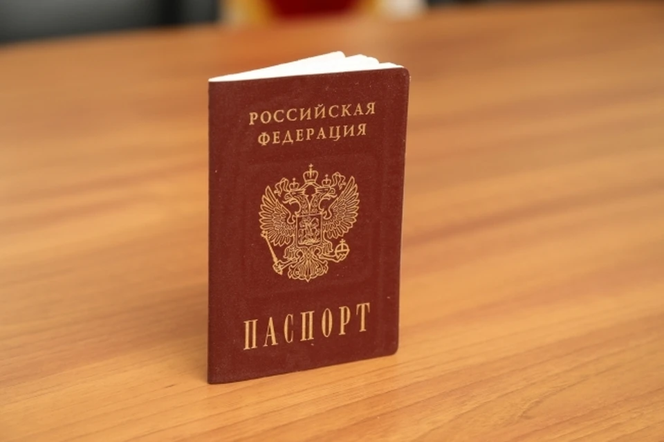 В ЛНР граждане получают российские паспорта