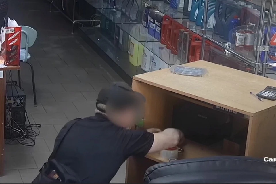 Липчанин выкрал из сейфа магазина 30 тысяч рублей