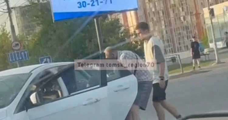 В Томске пассажир пытался задушить водителя такси во время поездки