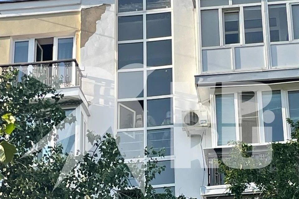 На месте ЧП работают оперативные службы города