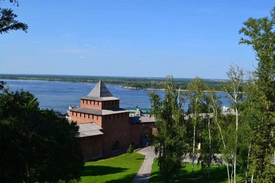 Опасная брусчатка у Нижегородского кремля оказалась техническим проездом.