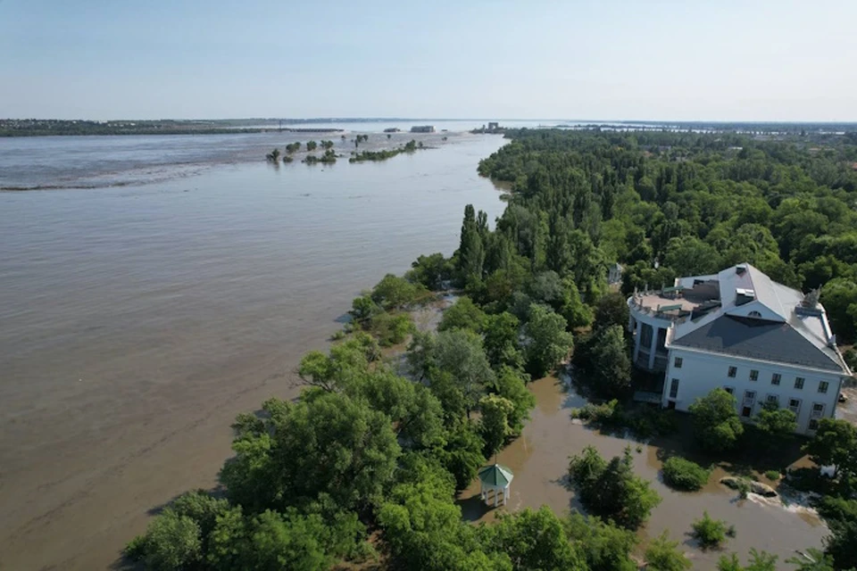 На фото вдали - все, что осталось от ГЭС Фото: администрация Новокаховского городского округа