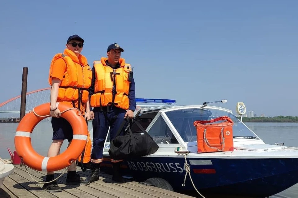 Девять человек спасли на воде в Новосибирске за неделю. Фото: Спасатели МАСС
