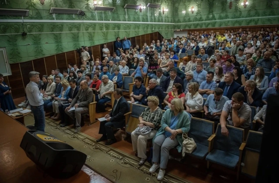 Василий Анохин подвел итоги открытой встречи с жителями Ершичского района. Фото: страница врио губернатора Василия Анохина в соцсети.