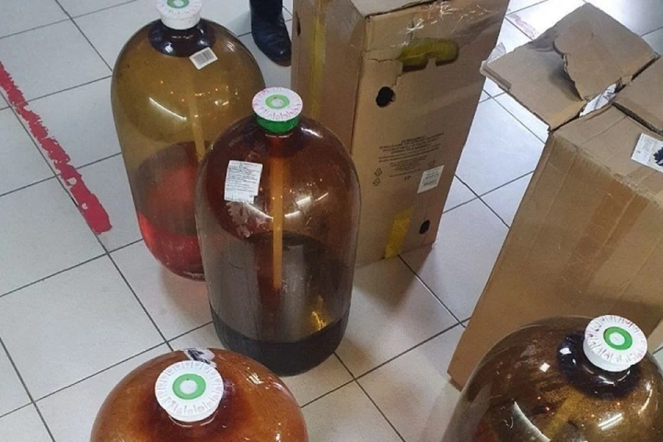 Только в одном магазине были изъяты четыре емкости по 30 литров каждая. Фото: МВД Чувашии