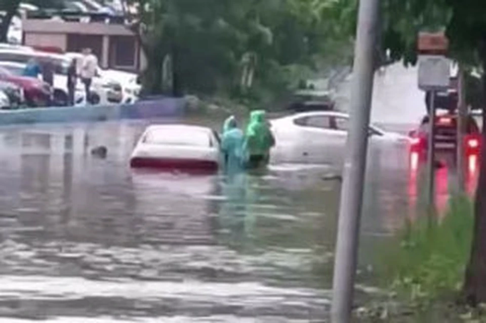 Ливни буквально затопили город.