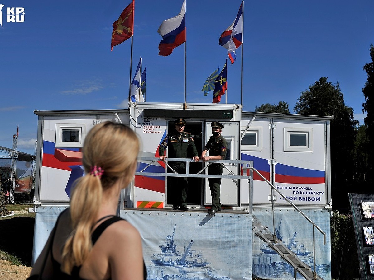 Благородное дело и правильный выбор: как приморцам записаться на службу по  контракту - KP.RU