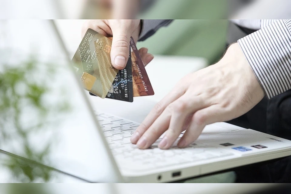 Компания Revolut введет ограничения для россиян без долгосрочных виз и ВНЖ в ЕС