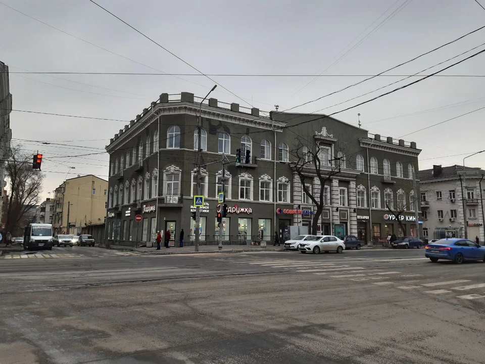 Доходный дом принадлежал купцу Николаю Чернову.