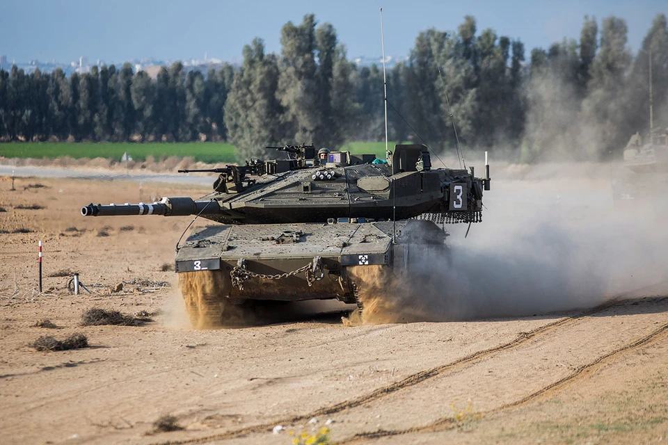 Сразу несколько источников в Тель-Авиве и Варшаве сообщили о том, что израильские военные экспортеры ведут тайные переговоры с некими «представителями двух европейских стран» о продаже сразу 200 танков «Меркава».