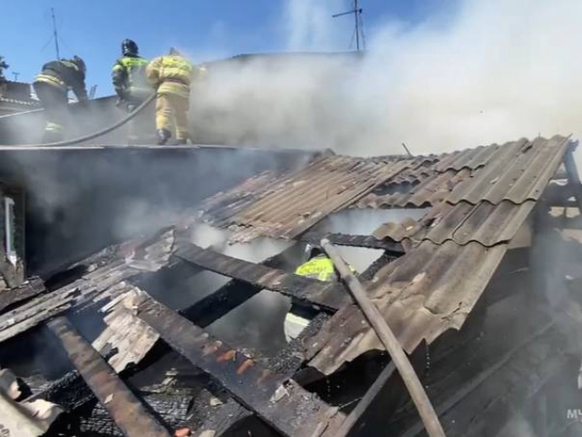 Пожар в гостевом доме на улице Тимирязева в Иркутске 21 июня 2023: видео,  подробности - KP.RU