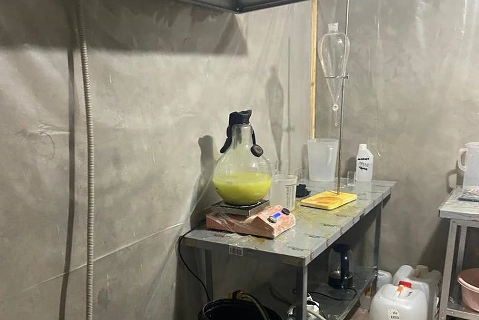 В Волгограде семейная пара организовала лабораторию на даче и торговала наркотиками через телеграм