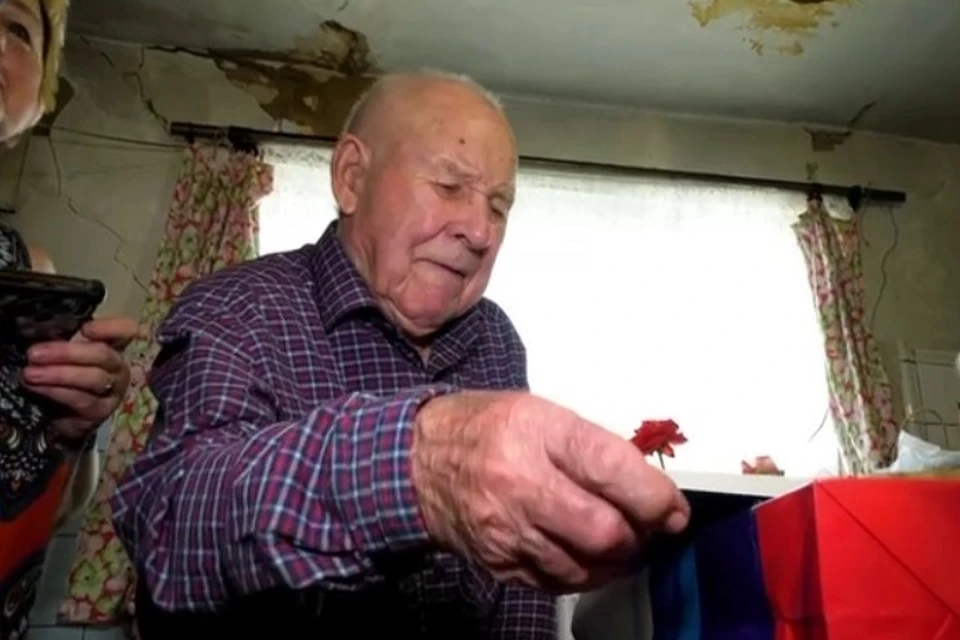В ЛНР со 101-летием поздравили ветерана Великой Отечественной войны. Фото - скрин из видео Леонида Пасечника