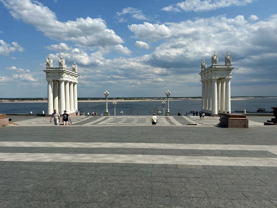 На несколько дней центральная набережная наполнится молодыми людьми