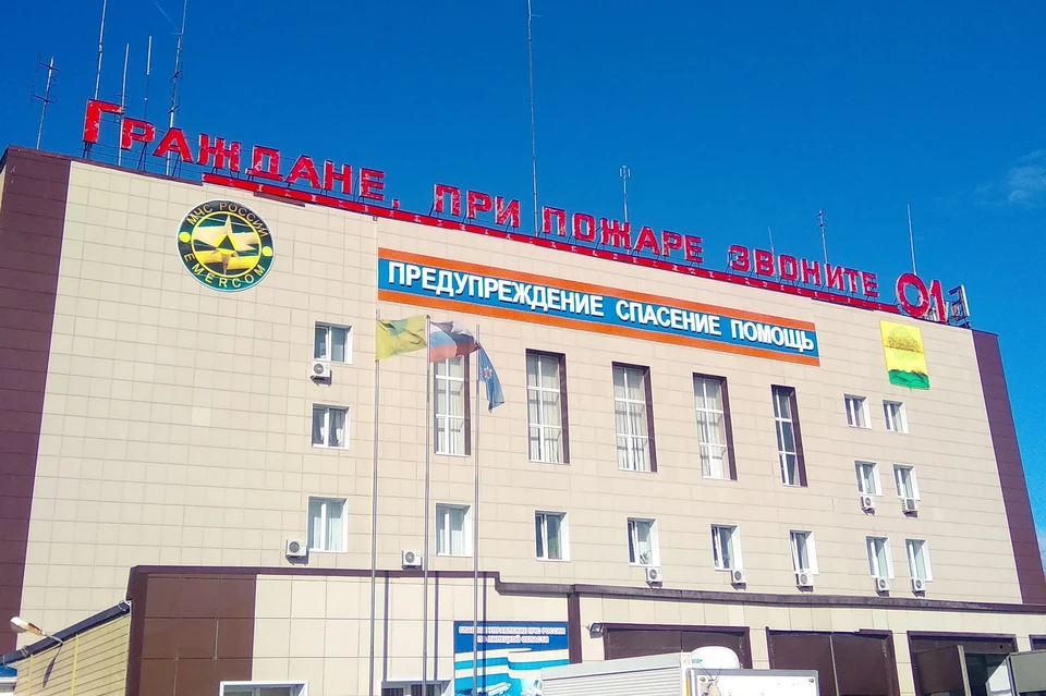 МЧС ищет тракториста, спасшего подростков из горящего дома на Соколе в Липецке