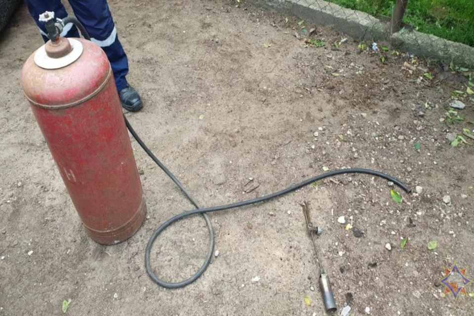 Под Каменцом отец и сын получили ожоги из-за вспышки газовоздушной смеси. Фото: brest.mchs.gov.by